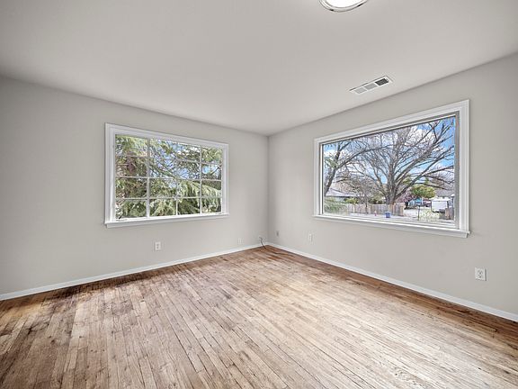 5th image of 2840 Valentine Ln