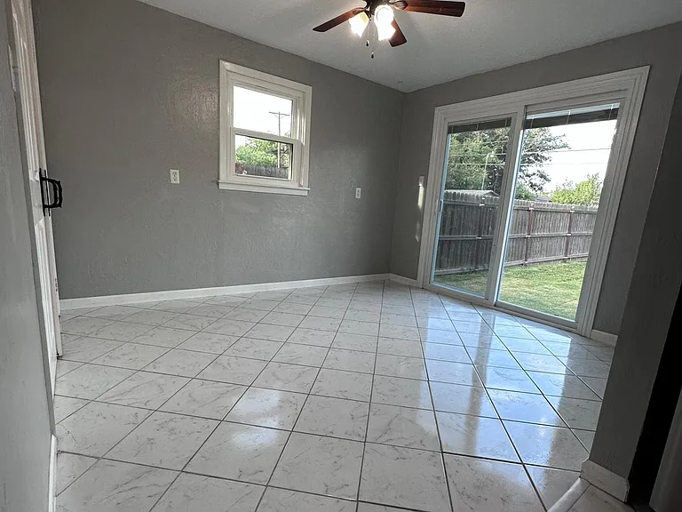 2137 S Fairfield St — Photo 9