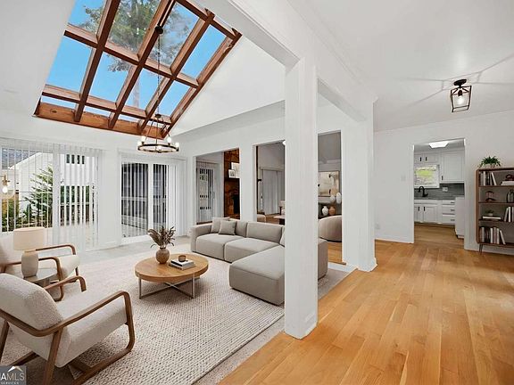 3rd image of 495 Knoll Woods Dr