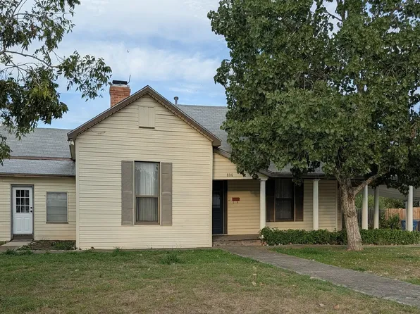 806 Polk, Beeville, TX 78102