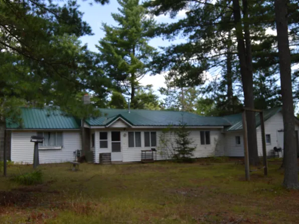 215 Curry Dr, Mio, MI 48647