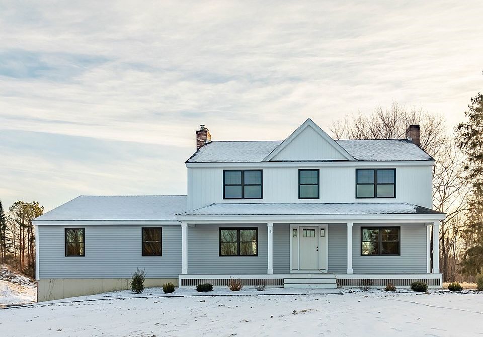 2nd image of 5 Boyd Dr #5