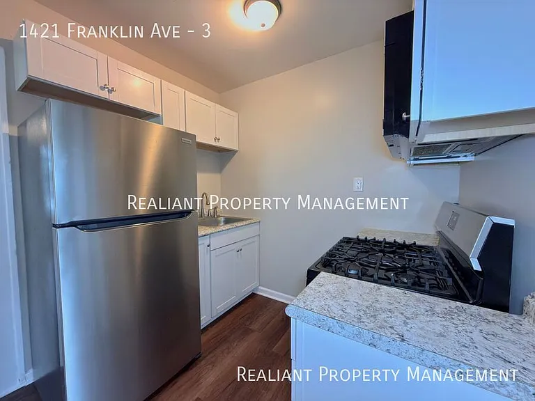 1421 Franklin Ave #3 — Photo 6