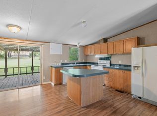 1102 15th St, Bridgeport, TX 76426