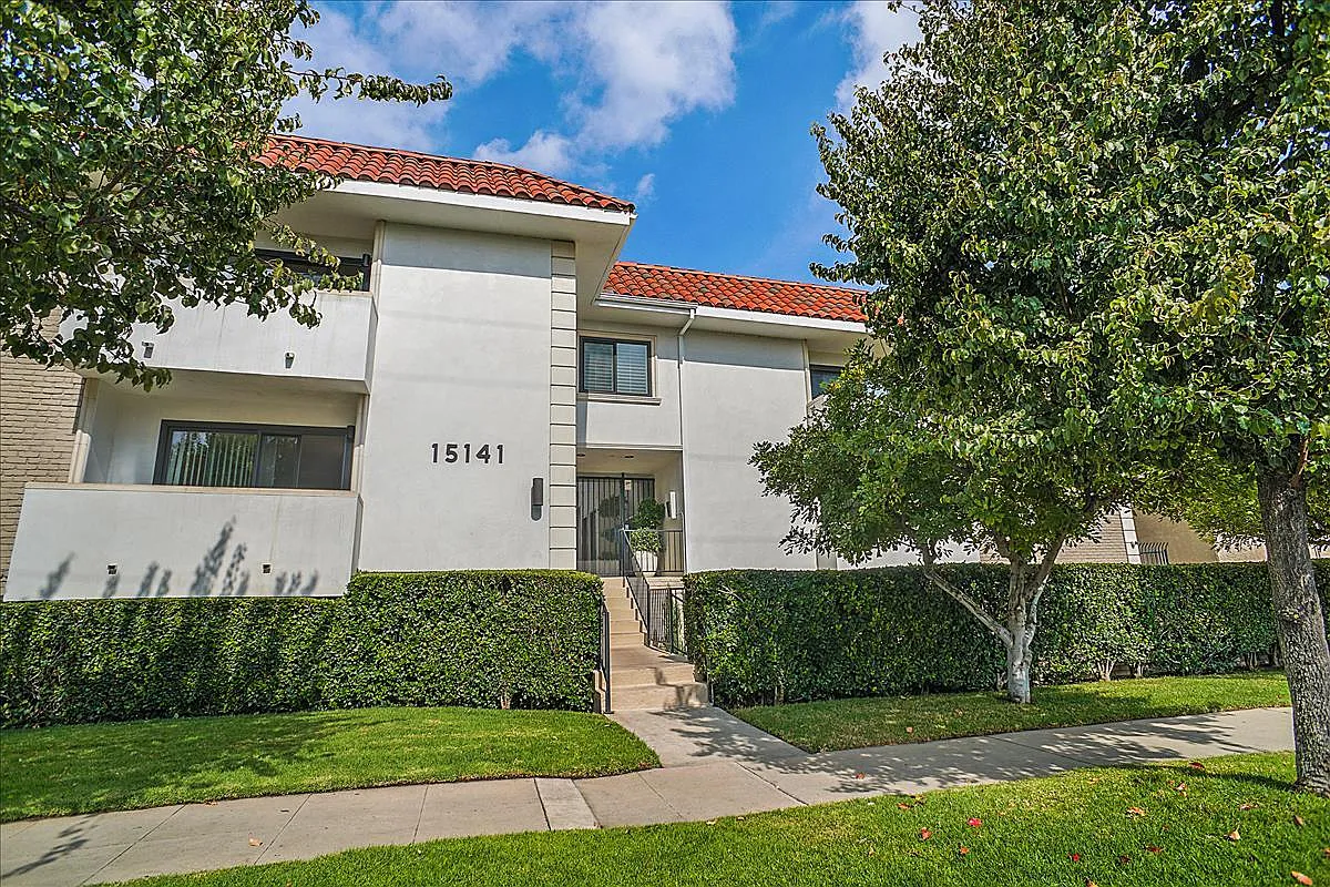 15141 Burbank Blvd — Photo 1