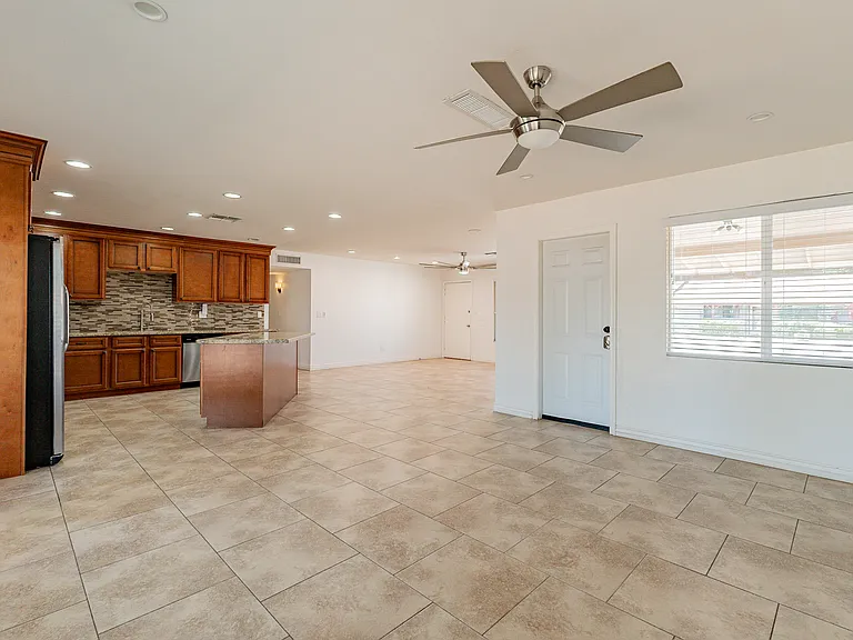 7318 E Sheridan St — Photo 10