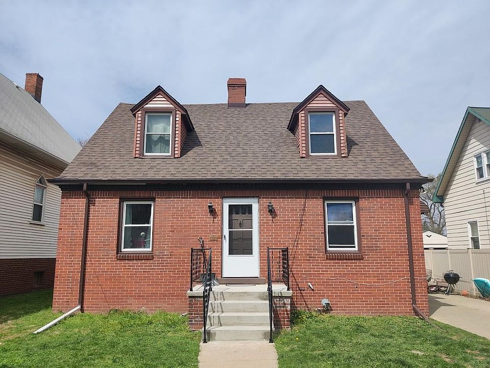 1st image of 384 Riverbank St APT 1