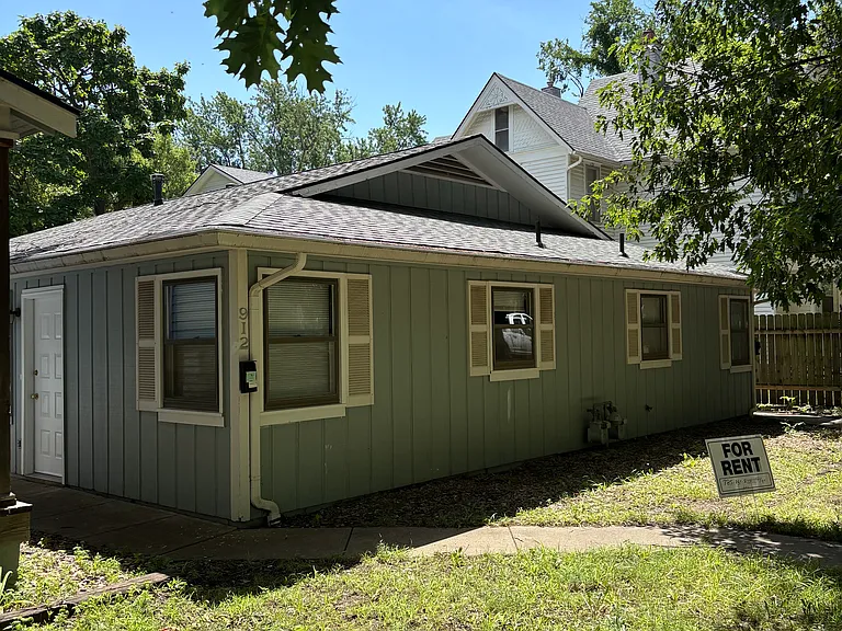 912 Missouri St — Photo 1