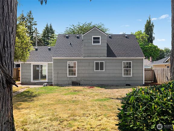 3rd image of 3544 Quince Street SE