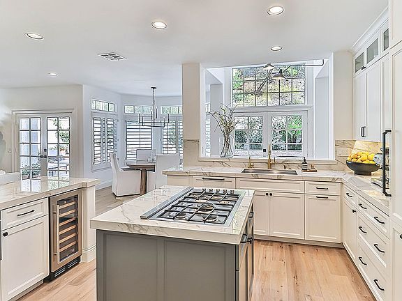 2nd image of 2662 Yellowwood Dr