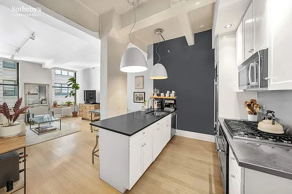 Rented by Sotheby's International Realty | media 23