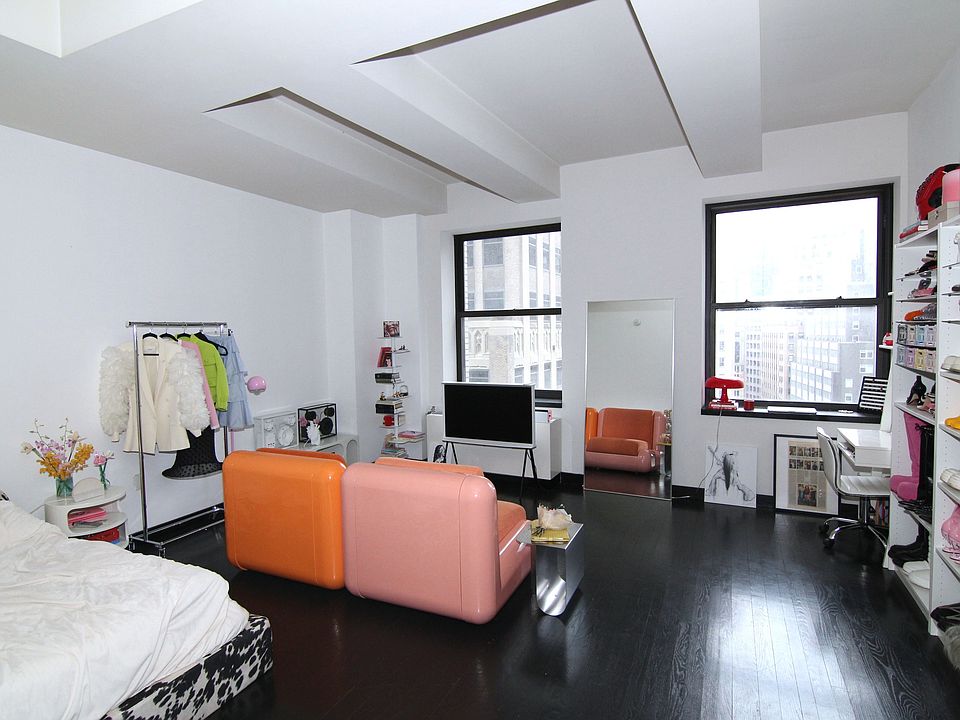 1st image of 20 Pine St APT 2005