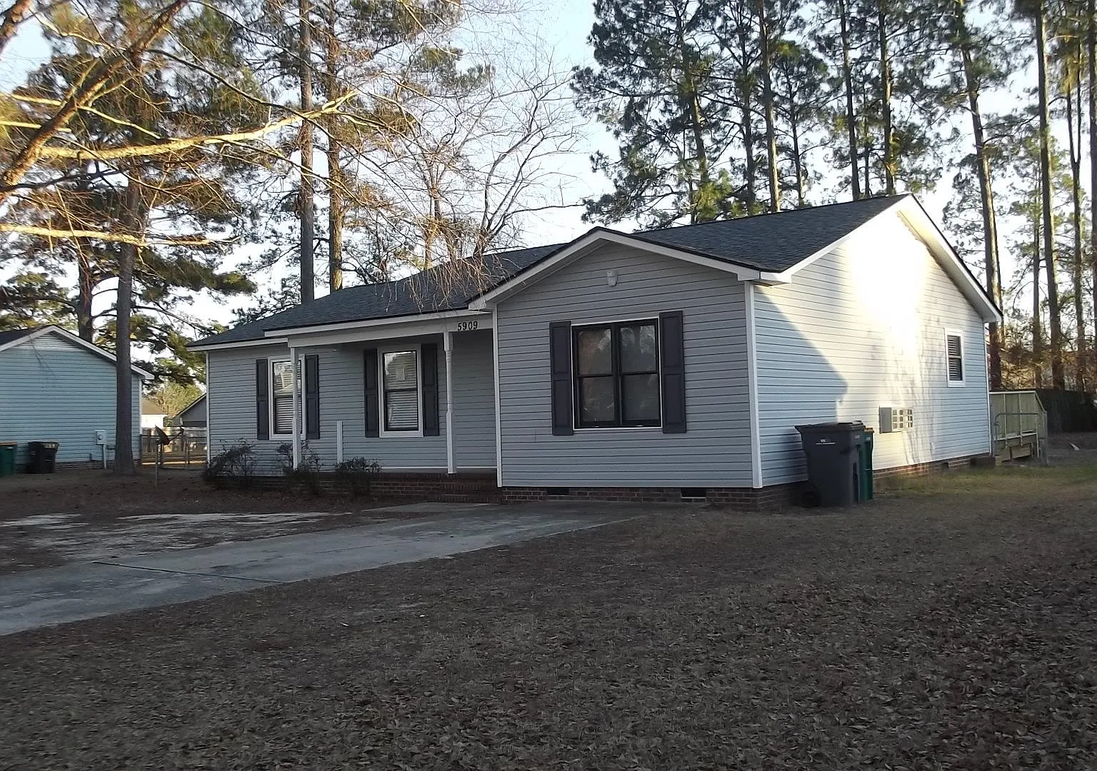 3 bed, 1.5 bath, 1400 sqft, $1,650 — Photo 2