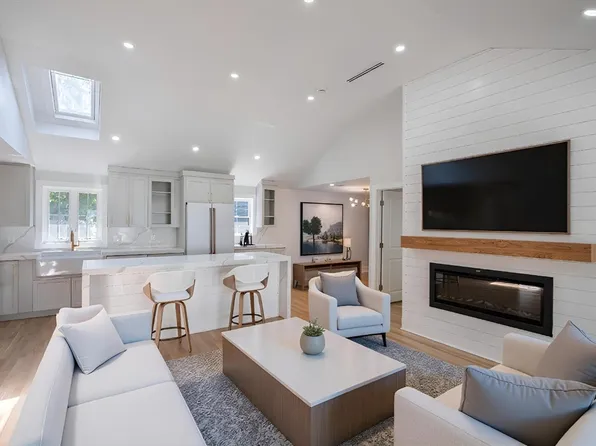 8 Teresa Cir, Arlington, MA 02474