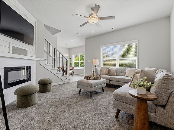 4th image of 234 NE Meadow Ln