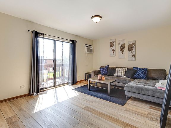 4th image of 1034 Spruce St APT 3A