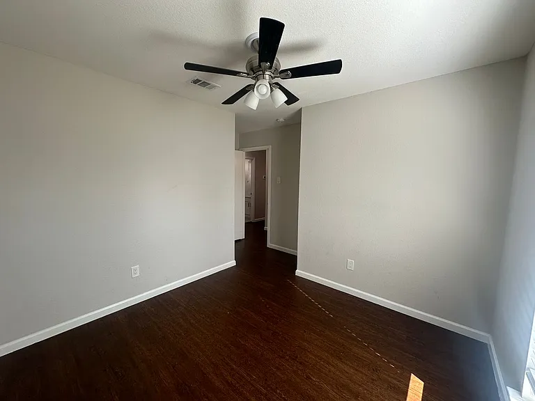 7814 Bob White Dr — Photo 13