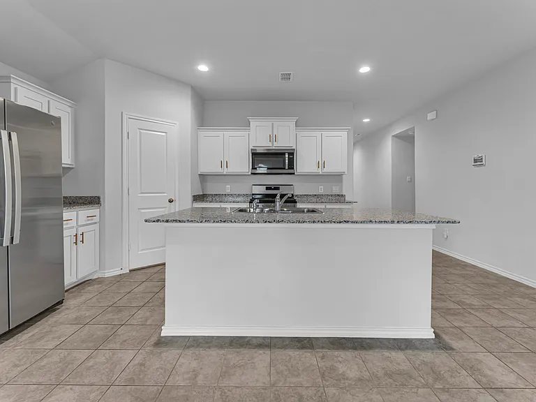 708 Basteen Ln — Photo 7