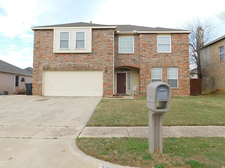 2701 Clark Dr — Photo 1
