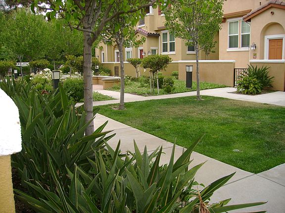 3rd image of 711 Mariposa Cir