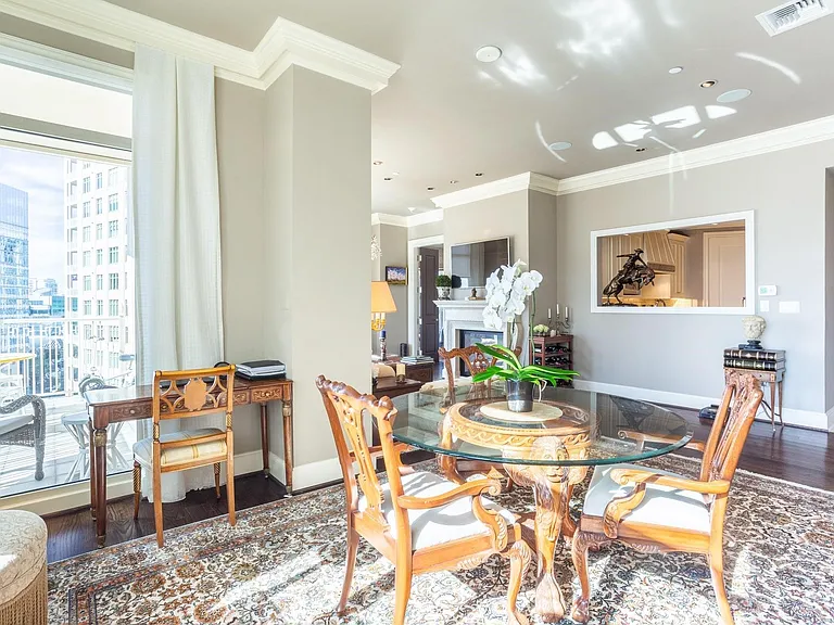 2525 N Pearl St #1105 — Photo 8