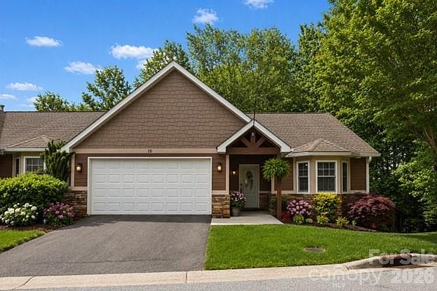 1st image of 15 Kaylor Dr