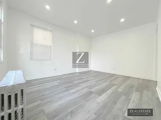 Rented by ZealEstate Group Inc | media 21