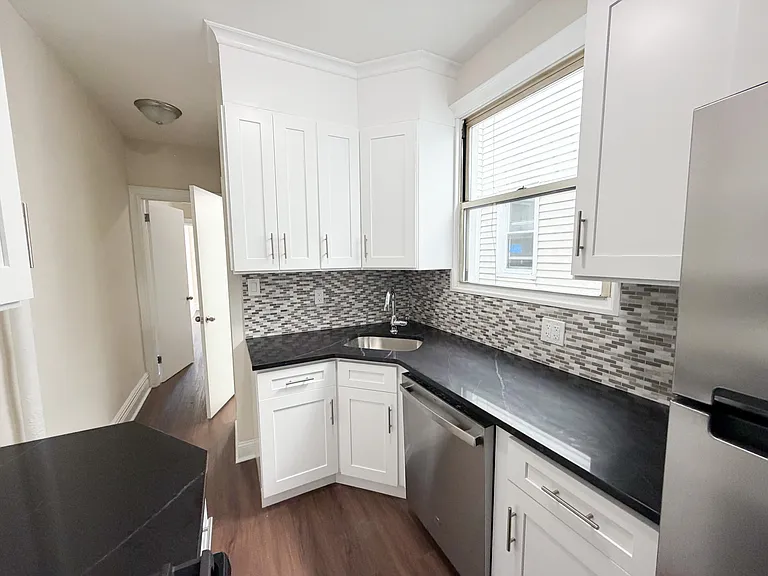 22-36 41st St #1 — Photo 5