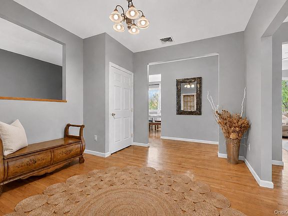 4th image of 24 Powderhorn Road