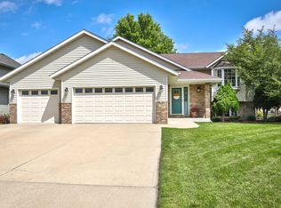 1190 Foxtail Ln SE, Owatonna, MN 55060