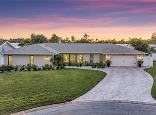 5166 Horseshoe Pl NE, Saint Petersburg, FL 33703