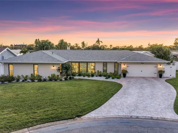 5166 Horseshoe Pl NE, Saint Petersburg, FL 33703