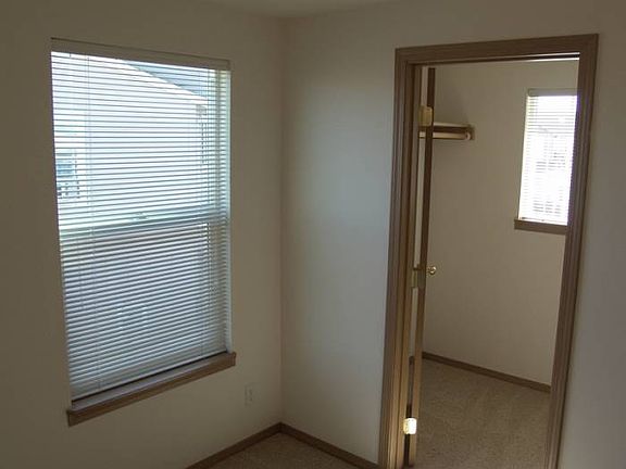 Bed 2 w/ walk in Closet