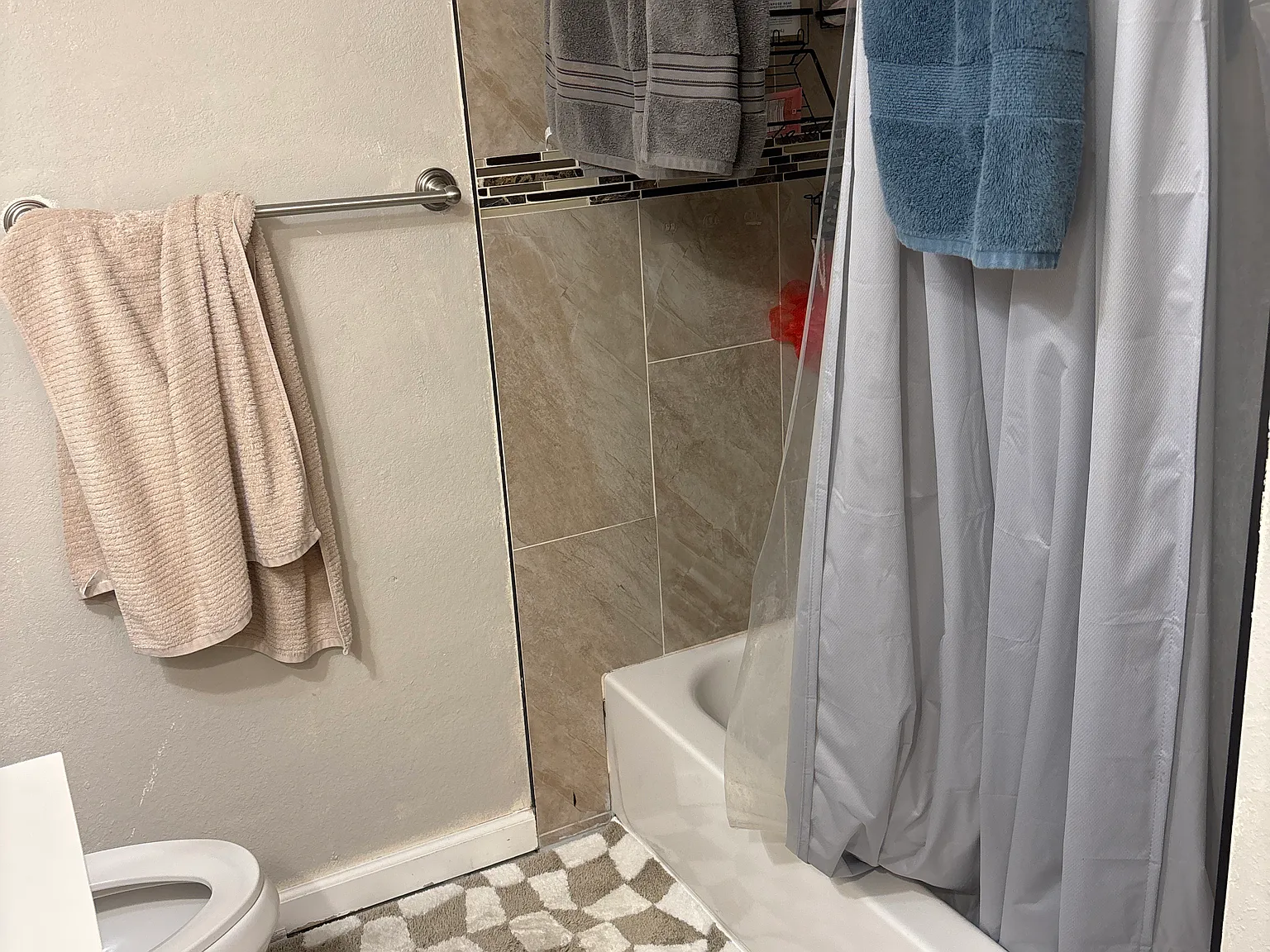 1 bed, 1.5 bath, 1004 sqft, $1,200 — Photo 3