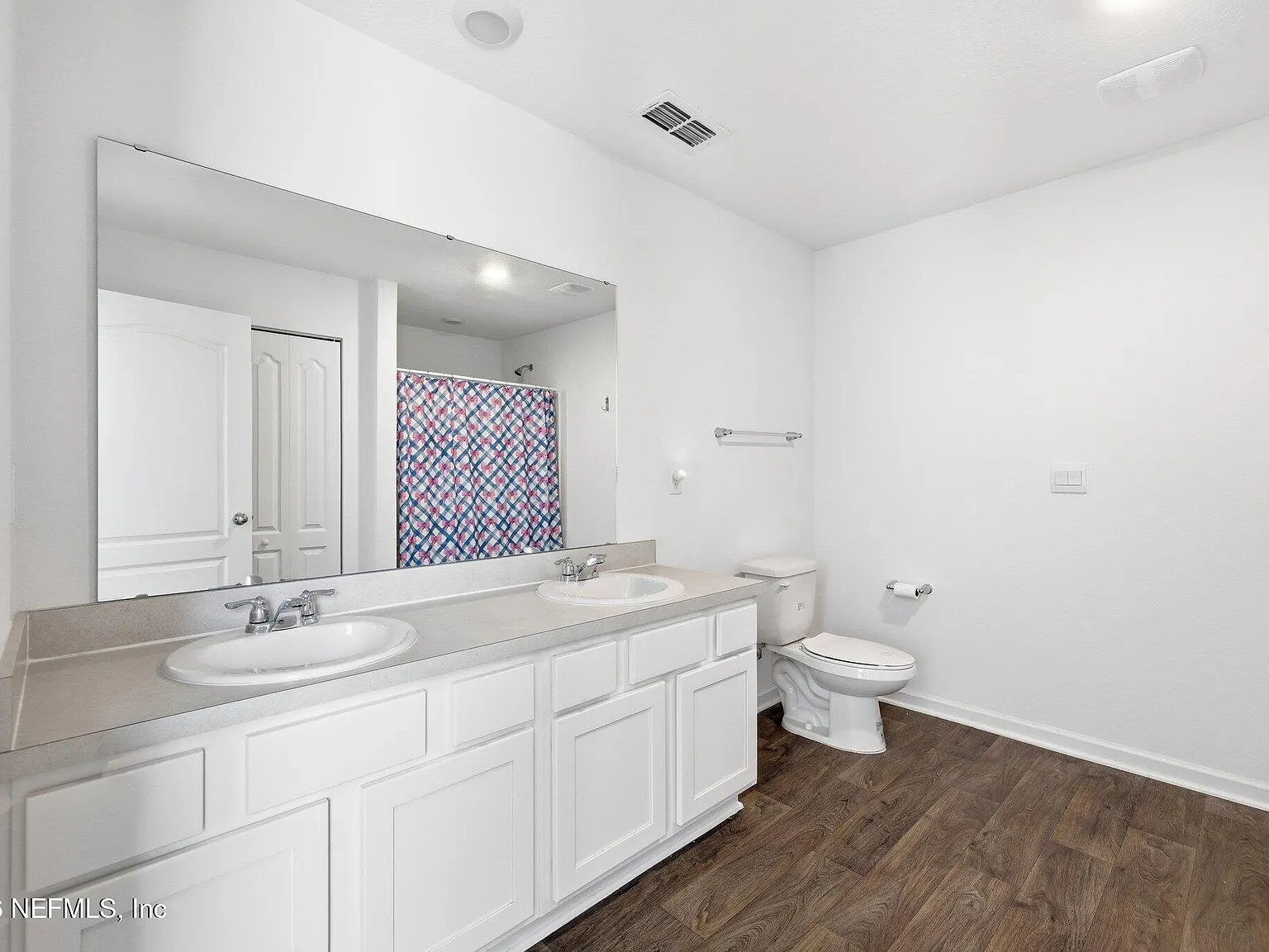 4 bed, 2.0 bath, 2160 sqft, $2,300 — Photo 4