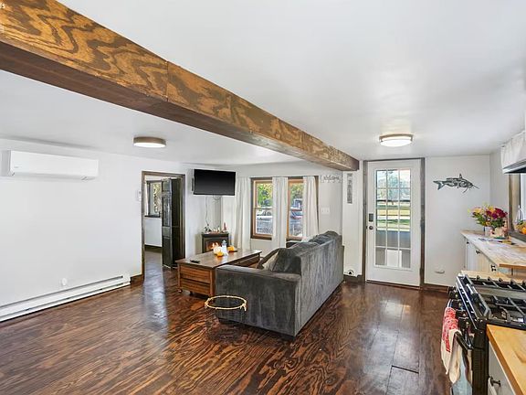 2nd image of 4422 Bayshore Rd