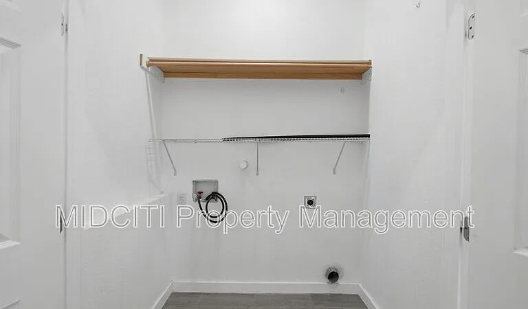 893 E Mather St — Photo 18