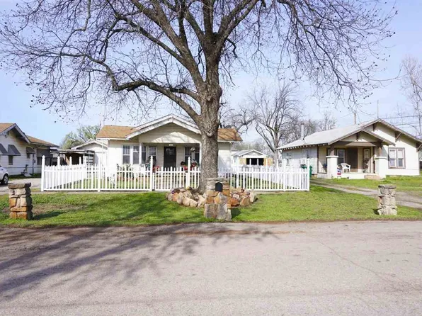 605 N 11th St, Perry, OK 73077