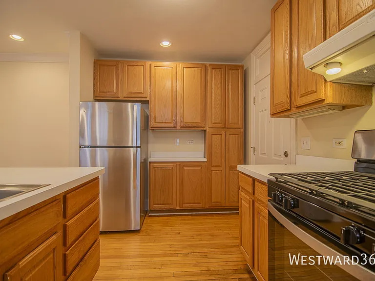 7648 N Greenview Ave #3 — Photo 1
