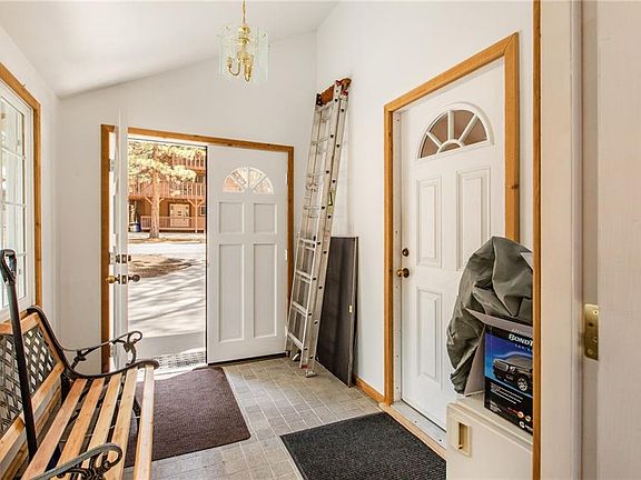 4th image of 41572 Comstock Ln