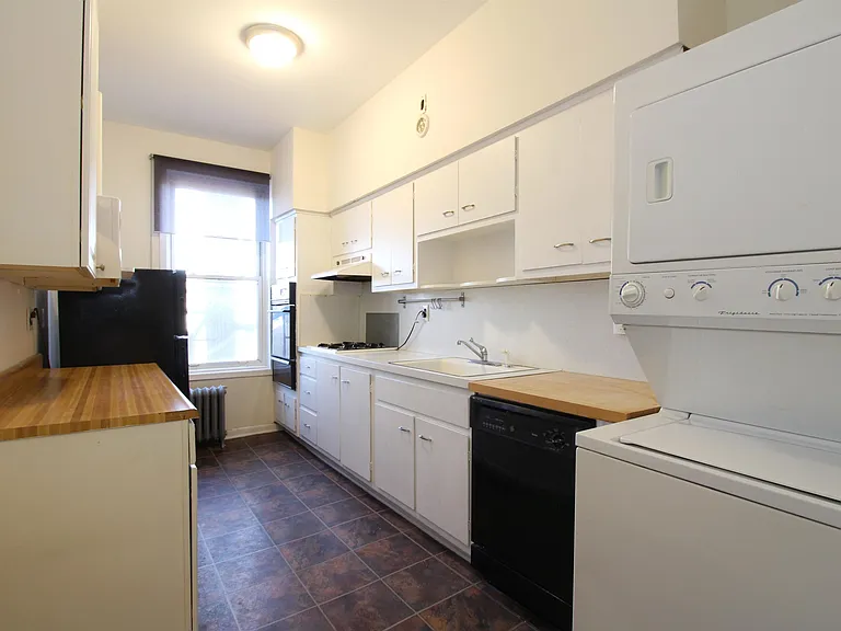704 Washington St #3 — Photo 1