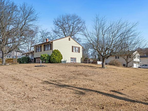 3rd image of 748 Dartmouth Dr