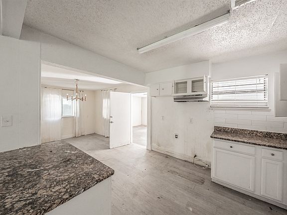 4th image of 312 N Sam Houston Rd