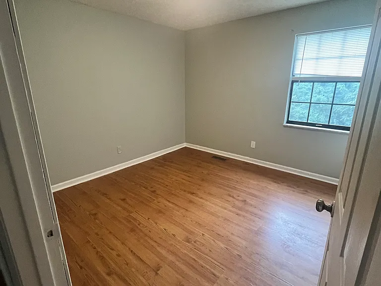 211 Hayter Dr — Photo 19