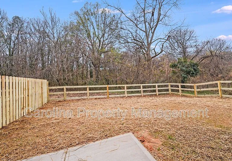 645 Brookwood St #B — Photo 3