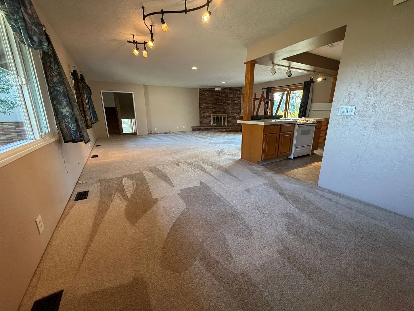 3 Bedroom 3.5 bath with 2 bonus rooms — Photo 3