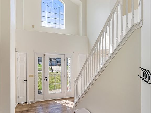 3rd image of 5879 Northampton Dr