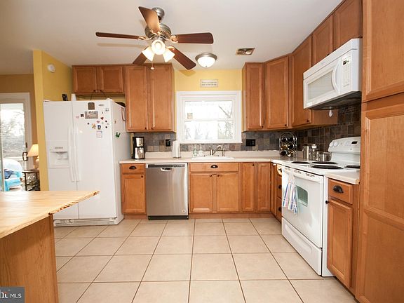 5th image of 403 E Charlotte St