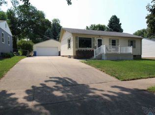 1416 S Olive Dr, Sioux Falls, SD 57103