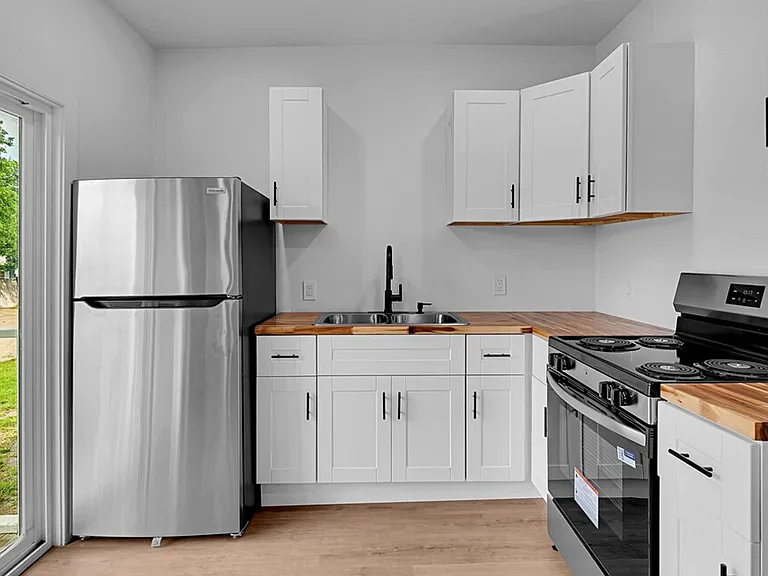 2400 Reuter Ave — Photo 7